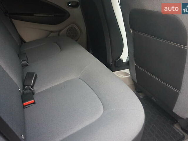 Білий Рено Зое, об'ємом двигуна 0 л та пробігом 111 тис. км за 7555 $, фото 44 на Automoto.ua