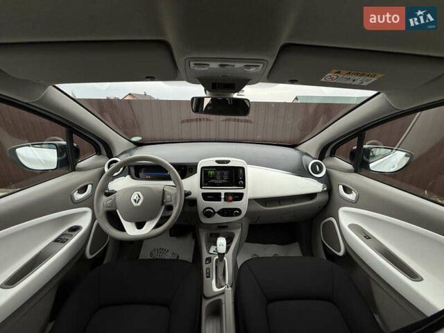 Белый Рено Зое, объемом двигателя 0 л и пробегом 125 тыс. км за 6700 $, фото 29 на Automoto.ua