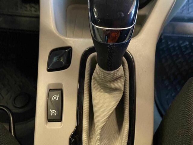 Белый Рено Зое, объемом двигателя 0 л и пробегом 79 тыс. км за 5550 $, фото 20 на Automoto.ua