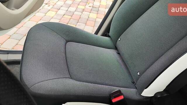 Білий Рено Зое, об'ємом двигуна 0 л та пробігом 50 тис. км за 7950 $, фото 21 на Automoto.ua