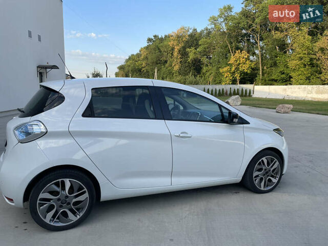 Белый Рено Зое, объемом двигателя 0 л и пробегом 74 тыс. км за 6900 $, фото 9 на Automoto.ua