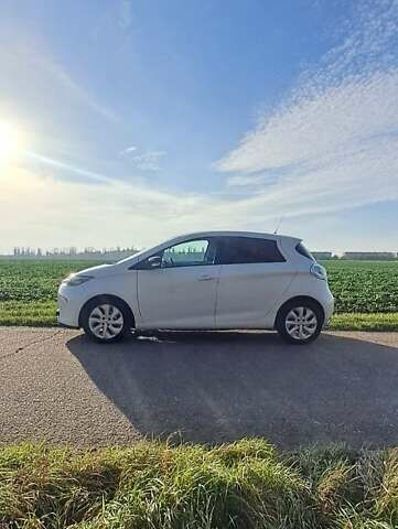 Белый Рено Зое, объемом двигателя 0 л и пробегом 163 тыс. км за 7950 $, фото 4 на Automoto.ua