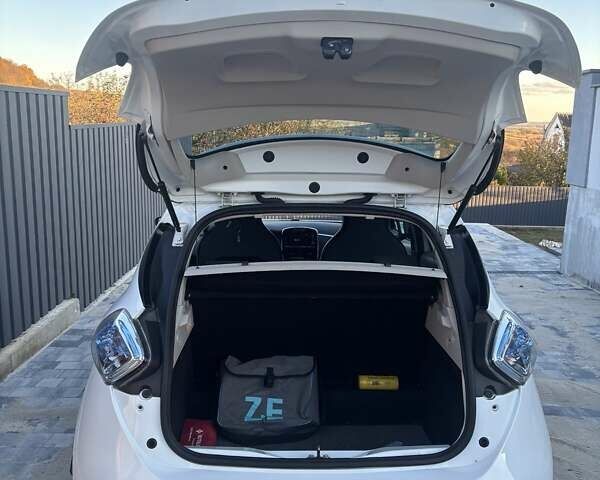 Білий Рено Зое, об'ємом двигуна 0 л та пробігом 105 тис. км за 7100 $, фото 15 на Automoto.ua