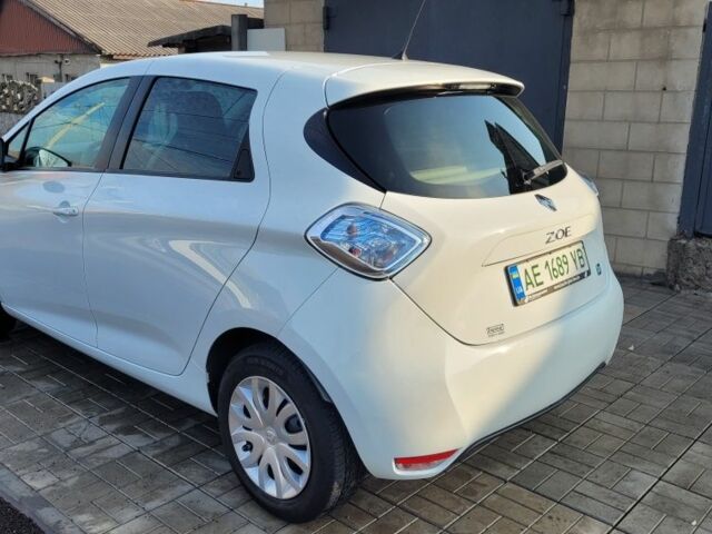 Белый Рено Зое, объемом двигателя 0 л и пробегом 113 тыс. км за 7200 $, фото 2 на Automoto.ua