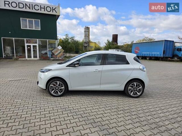 Белый Рено Зое, объемом двигателя 0 л и пробегом 147 тыс. км за 5900 $, фото 2 на Automoto.ua