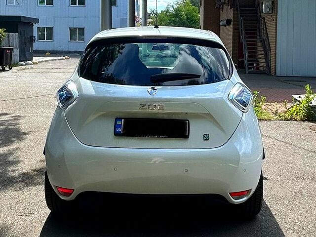 Белый Рено Зое, объемом двигателя 65 л и пробегом 93 тыс. км за 7500 $, фото 3 на Automoto.ua