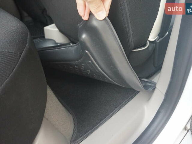 Білий Рено Зое, об'ємом двигуна 0 л та пробігом 112 тис. км за 6777 $, фото 42 на Automoto.ua