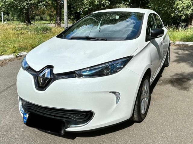 Белый Рено Зое, объемом двигателя 0 л и пробегом 93 тыс. км за 7500 $, фото 5 на Automoto.ua