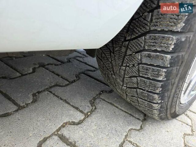 Белый Рено Зое, объемом двигателя 0 л и пробегом 147 тыс. км за 5900 $, фото 15 на Automoto.ua