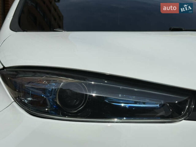 Белый Рено Зое, объемом двигателя 0 л и пробегом 50 тыс. км за 7650 $, фото 5 на Automoto.ua