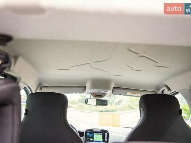 Білий Рено Зое, об'ємом двигуна 0 л та пробігом 106 тис. км за 9950 $, фото 13 на Automoto.ua