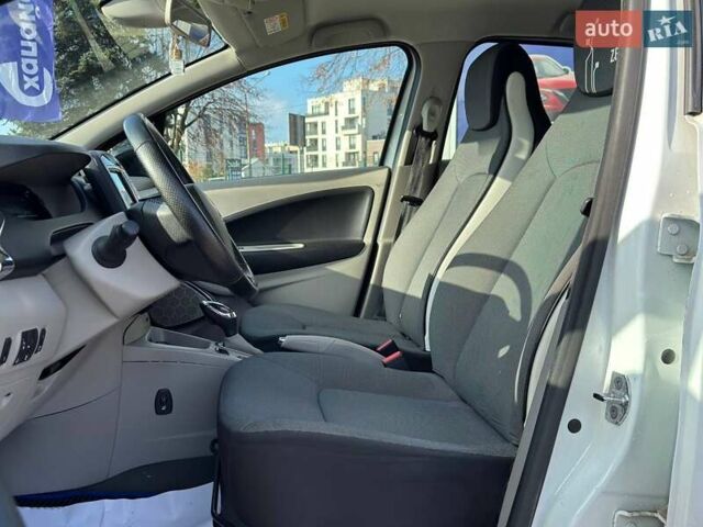 Белый Рено Зое, объемом двигателя 0 л и пробегом 89 тыс. км за 8500 $, фото 9 на Automoto.ua