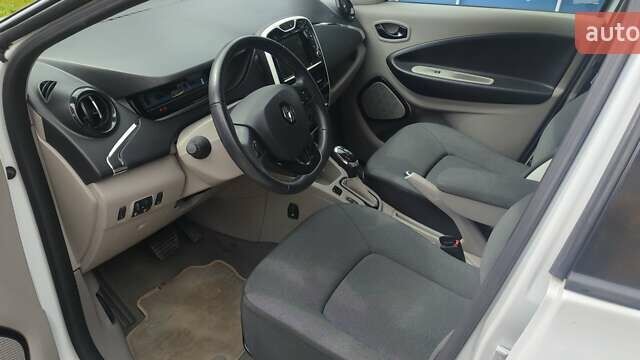 Белый Рено Зое, объемом двигателя 0 л и пробегом 71 тыс. км за 7850 $, фото 10 на Automoto.ua