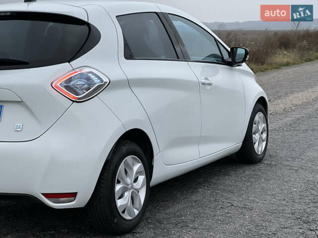 Білий Рено Зое, об'ємом двигуна 0 л та пробігом 84 тис. км за 6499 $, фото 4 на Automoto.ua