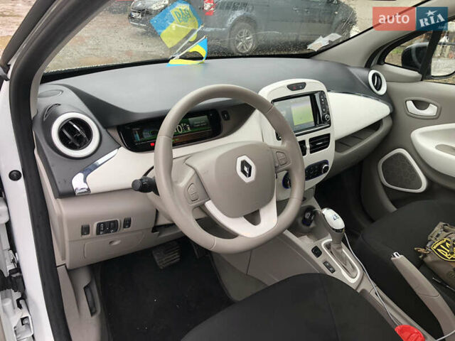 Белый Рено Зое, объемом двигателя 0 л и пробегом 91 тыс. км за 8999 $, фото 5 на Automoto.ua