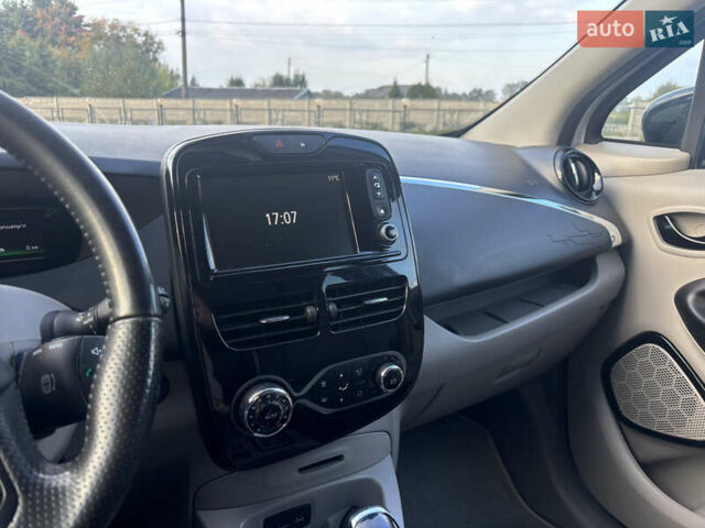 Білий Рено Зое, об'ємом двигуна 0 л та пробігом 118 тис. км за 6900 $, фото 16 на Automoto.ua