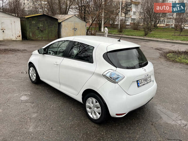 Белый Рено Зое, объемом двигателя 0 л и пробегом 115 тыс. км за 5950 $, фото 3 на Automoto.ua