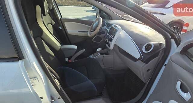 Білий Рено Зое, об'ємом двигуна 0 л та пробігом 192 тис. км за 5700 $, фото 18 на Automoto.ua