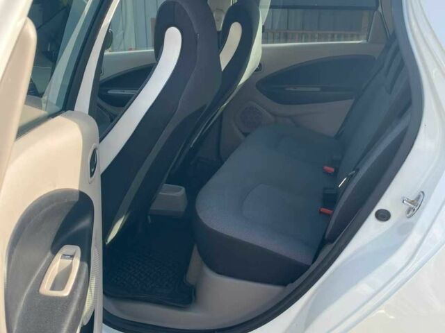 Белый Рено Зое, объемом двигателя 0 л и пробегом 51 тыс. км за 7300 $, фото 5 на Automoto.ua