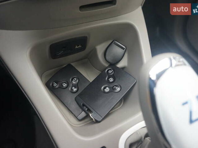 Білий Рено Зое, об'ємом двигуна 0 л та пробігом 112 тис. км за 6777 $, фото 34 на Automoto.ua