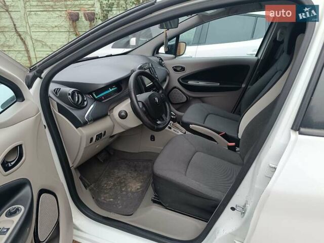 Білий Рено Зое, об'ємом двигуна 0 л та пробігом 130 тис. км за 6100 $, фото 11 на Automoto.ua