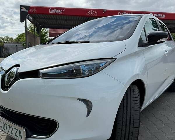 Белый Рено Зое, объемом двигателя 0 л и пробегом 108 тыс. км за 6999 $, фото 24 на Automoto.ua