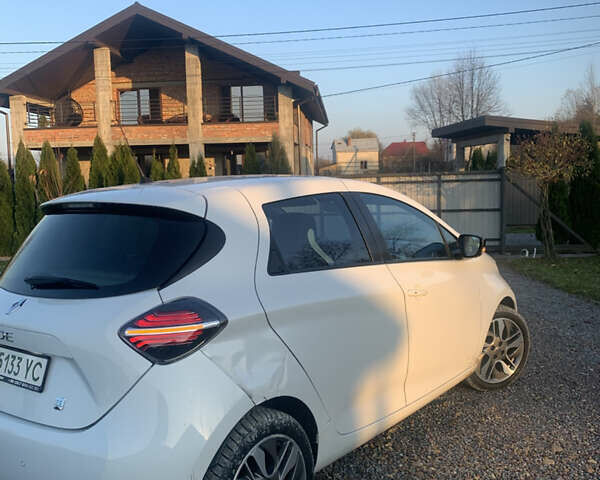 Белый Рено Зое, объемом двигателя 0 л и пробегом 85 тыс. км за 5950 $, фото 4 на Automoto.ua