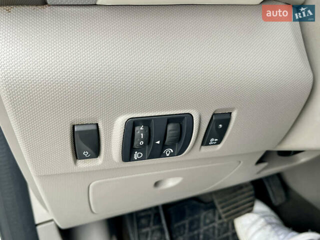 Белый Рено Зое, объемом двигателя 0 л и пробегом 108 тыс. км за 6499 $, фото 21 на Automoto.ua