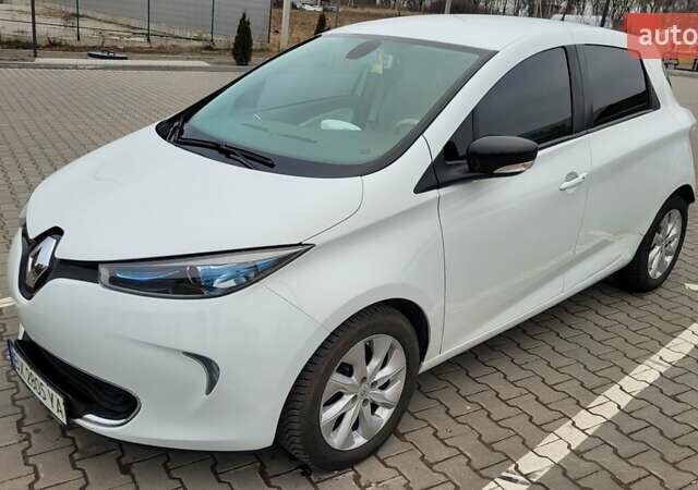Белый Рено Зое, объемом двигателя 0 л и пробегом 108 тыс. км за 6500 $, фото 7 на Automoto.ua