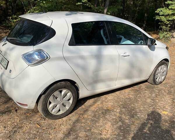 Белый Рено Зое, объемом двигателя 0 л и пробегом 92 тыс. км за 6800 $, фото 10 на Automoto.ua