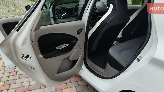 Білий Рено Зое, об'ємом двигуна 0 л та пробігом 50 тис. км за 7950 $, фото 9 на Automoto.ua