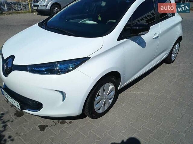 Белый Рено Зое, объемом двигателя 0 л и пробегом 130 тыс. км за 7200 $, фото 1 на Automoto.ua