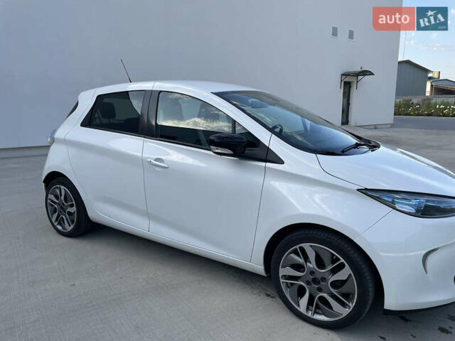 Белый Рено Зое, объемом двигателя 0 л и пробегом 74 тыс. км за 6900 $, фото 10 на Automoto.ua