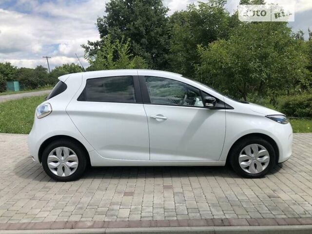 Белый Рено Зое, объемом двигателя 0 л и пробегом 100 тыс. км за 8299 $, фото 7 на Automoto.ua