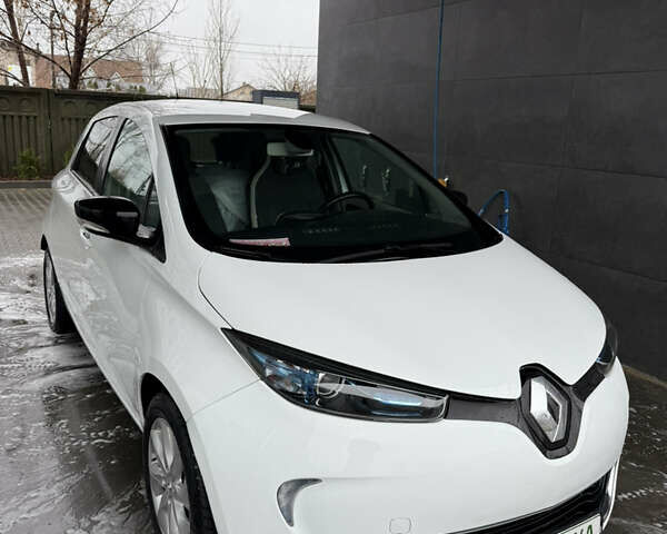 Белый Рено Зое, объемом двигателя 0 л и пробегом 130 тыс. км за 6999 $, фото 3 на Automoto.ua