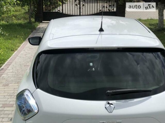 Белый Рено Зое, объемом двигателя 0 л и пробегом 100 тыс. км за 8299 $, фото 26 на Automoto.ua