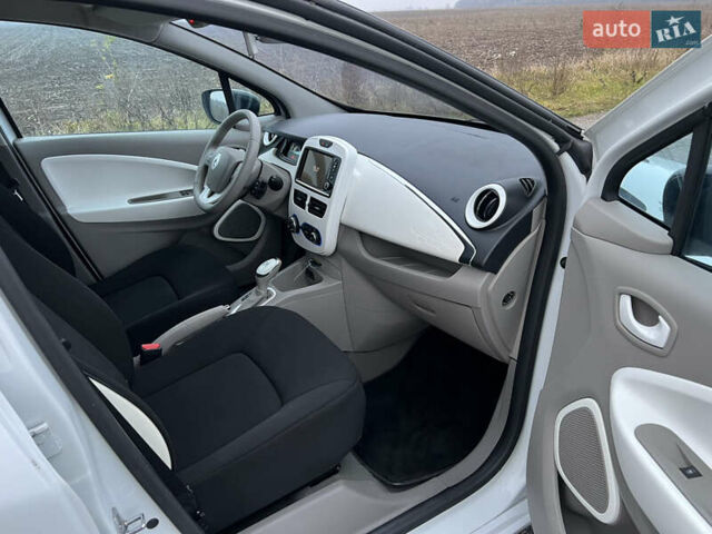 Білий Рено Зое, об'ємом двигуна 0 л та пробігом 84 тис. км за 6499 $, фото 16 на Automoto.ua