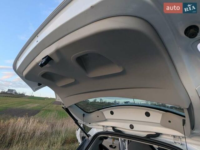 Белый Рено Зое, объемом двигателя 0 л и пробегом 51 тыс. км за 6995 $, фото 48 на Automoto.ua