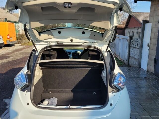 Белый Рено Зое, объемом двигателя 0 л и пробегом 113 тыс. км за 7200 $, фото 7 на Automoto.ua