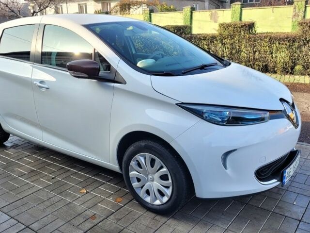 Белый Рено Зое, объемом двигателя 0 л и пробегом 113 тыс. км за 7200 $, фото 4 на Automoto.ua