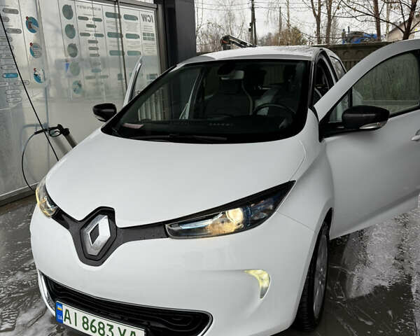 Белый Рено Зое, объемом двигателя 0 л и пробегом 130 тыс. км за 6999 $, фото 9 на Automoto.ua