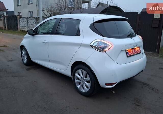 Белый Рено Зое, объемом двигателя 0 л и пробегом 61 тыс. км за 6600 $, фото 4 на Automoto.ua