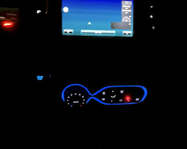 Білий Рено Зое, об'ємом двигуна 0 л та пробігом 99 тис. км за 6750 $, фото 3 на Automoto.ua