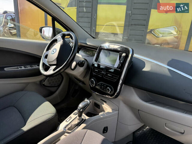 Білий Рено Зое, об'ємом двигуна 0 л та пробігом 98 тис. км за 6900 $, фото 33 на Automoto.ua