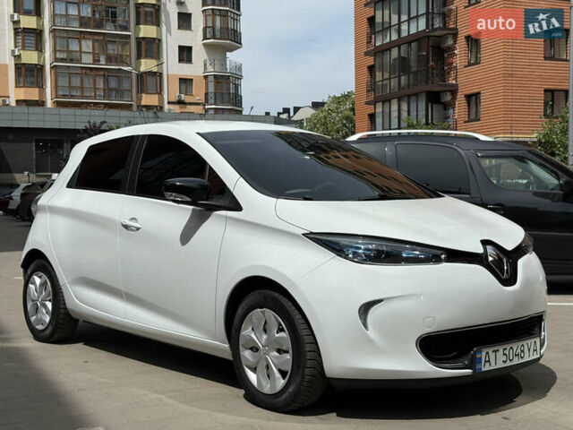 Белый Рено Зое, объемом двигателя 0 л и пробегом 50 тыс. км за 7650 $, фото 2 на Automoto.ua