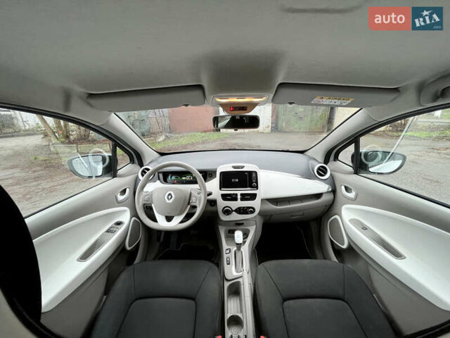 Белый Рено Зое, объемом двигателя 0 л и пробегом 115 тыс. км за 5950 $, фото 14 на Automoto.ua