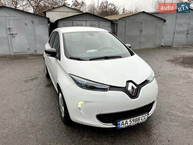 Белый Рено Зое, объемом двигателя 0 л и пробегом 115 тыс. км за 5950 $, фото 8 на Automoto.ua