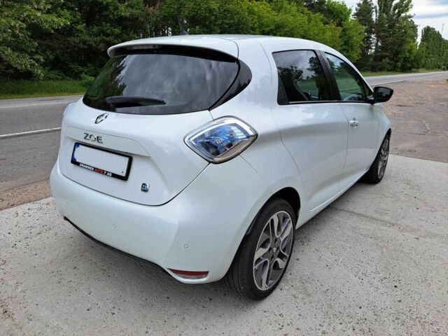 Белый Рено Зое, объемом двигателя 0 л и пробегом 65 тыс. км за 8500 $, фото 2 на Automoto.ua