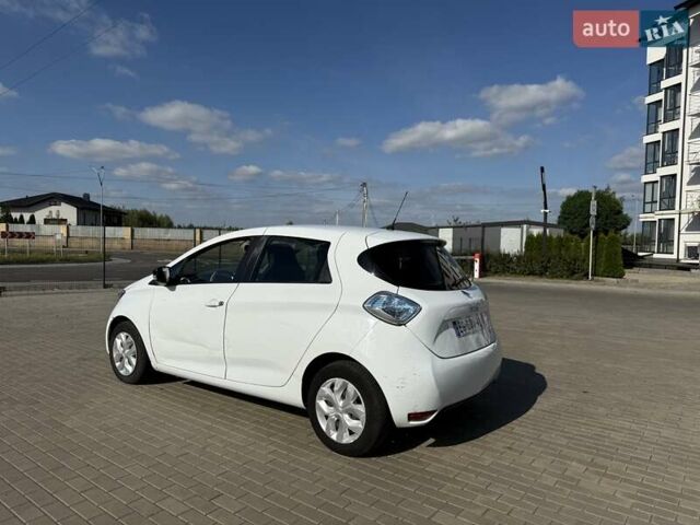 Белый Рено Зое, объемом двигателя 0 л и пробегом 147 тыс. км за 5900 $, фото 2 на Automoto.ua