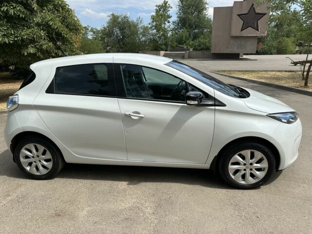 Белый Рено Зое, объемом двигателя 0 л и пробегом 170 тыс. км за 7500 $, фото 3 на Automoto.ua